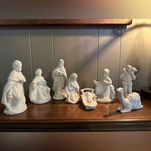 Vintage Holly Tree 8 Piece White Porcelain Nativity Set